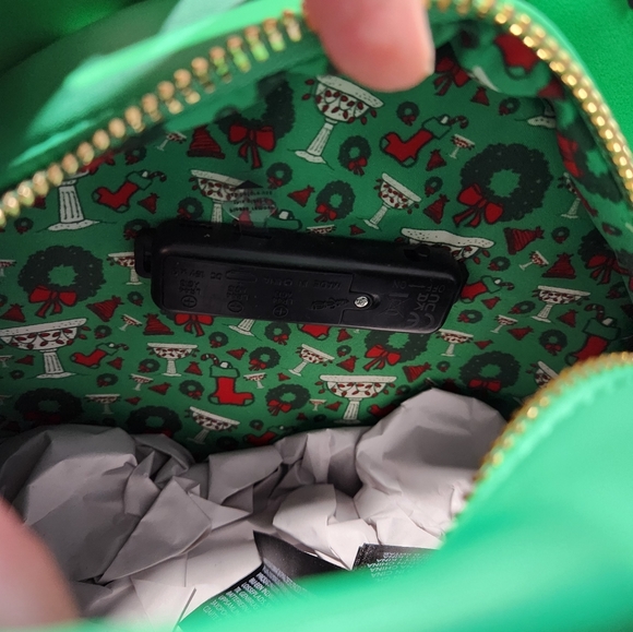 Loungefly Peanuts Snoopy Wreath Light Up Crossbody - Picture 3 of 8